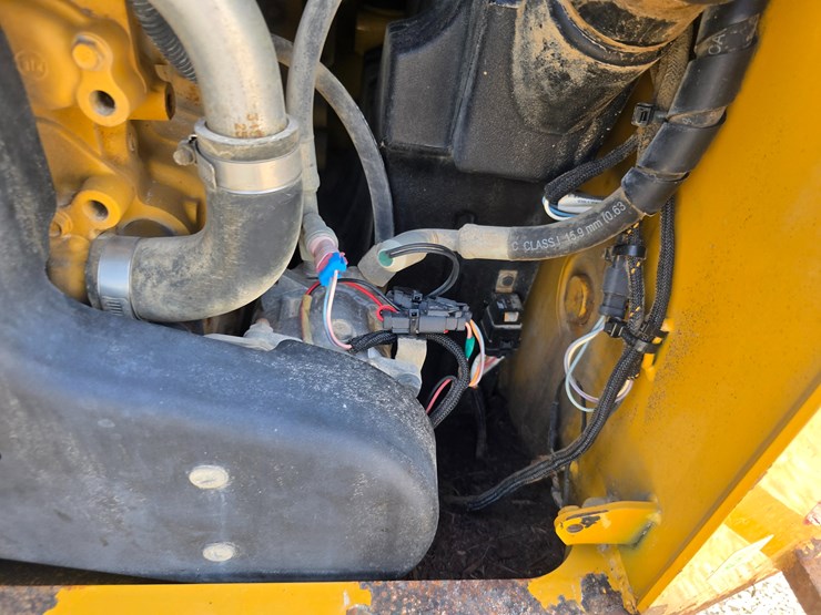 2020-caterpillar-262d3-image-57