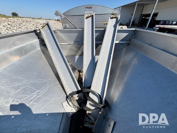2019-john-deere-f4365-image-17