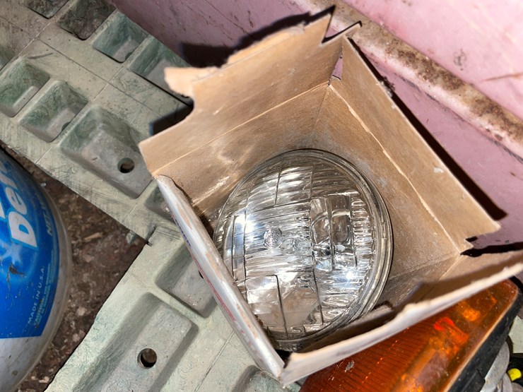 #7172-•-pallet-of-various-shop-items-image-16