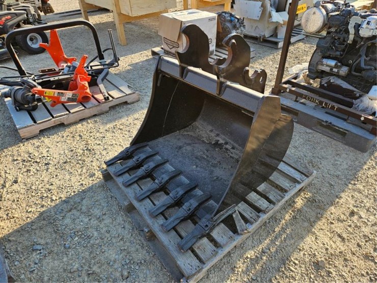 #1162-•-kubota-kx080-35"-excavator-bucket-image-1