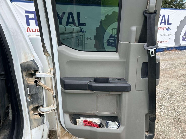 2021-ford-f250-image-17