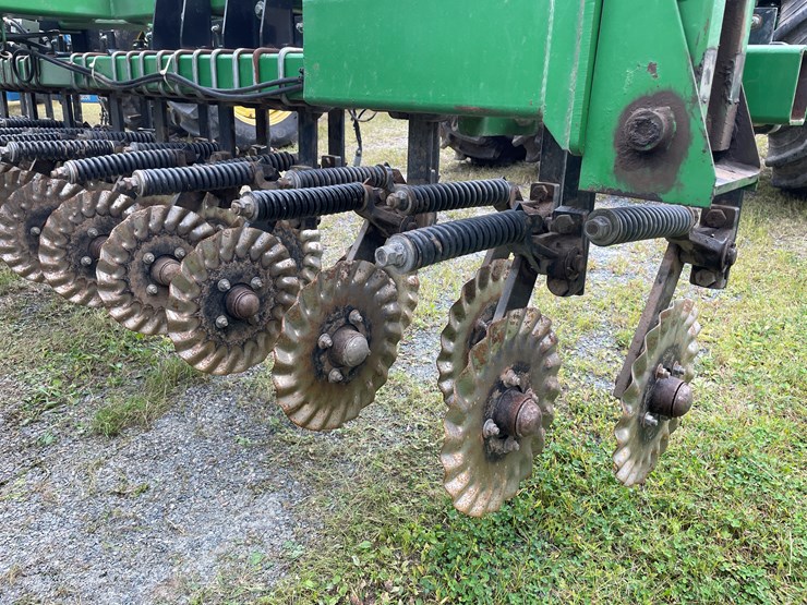 #7102-•-great-plains-grain-drill-no-till-drill-image-17