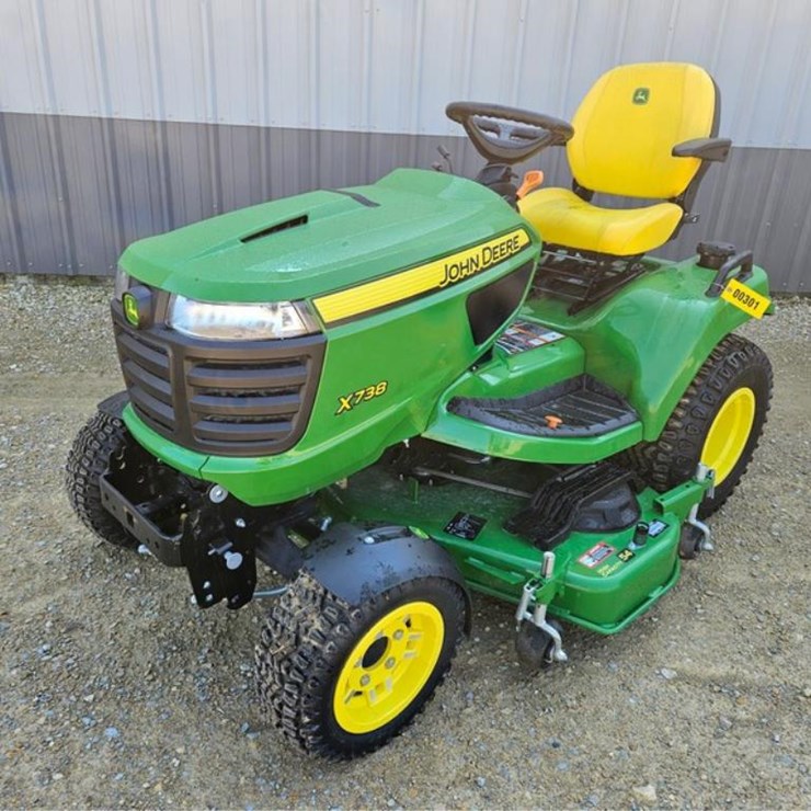 JOHN DEERE X738