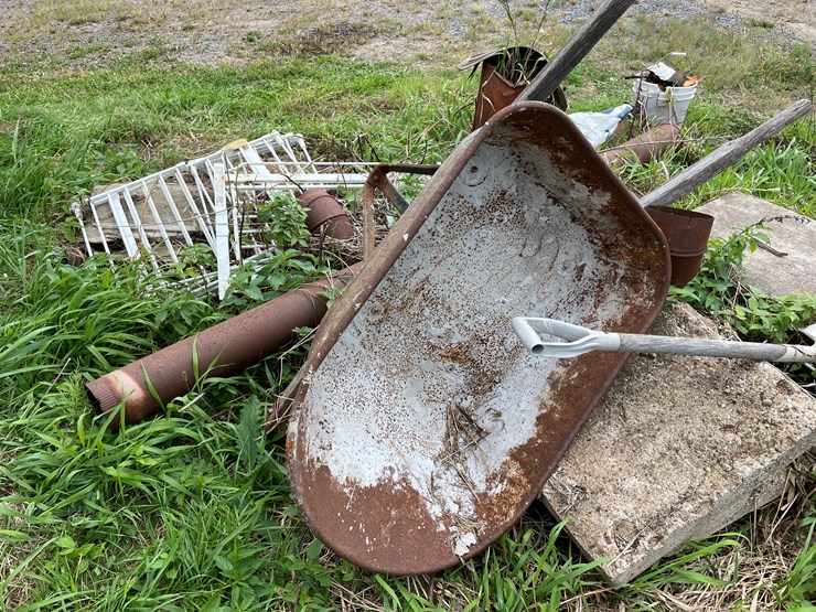 #7121-•-lot-of-scrap-and-concrete-slabs-image-5