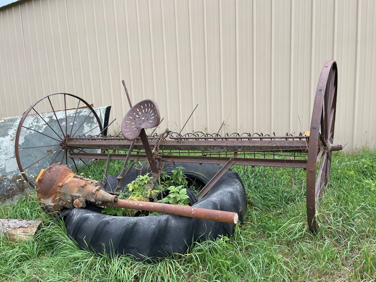 #7129-•-steel-wheel-spring-tine-impliment-image-1