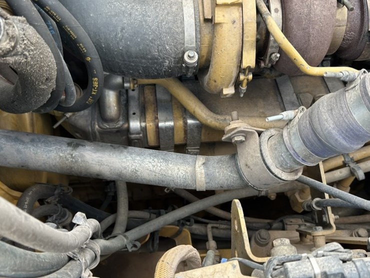 caterpillar-745-image-60