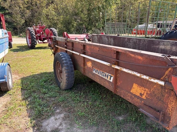 knight-wood-hauler-spreader-image-4