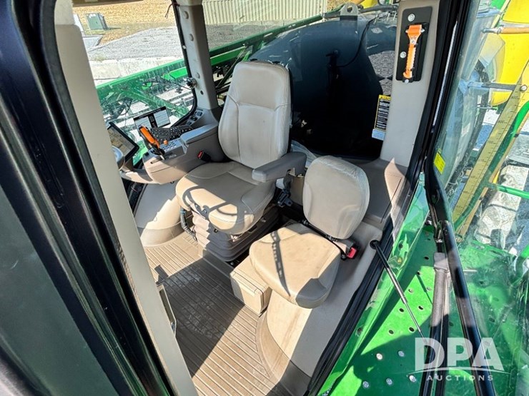 2017-john-deere-r4038-image-131