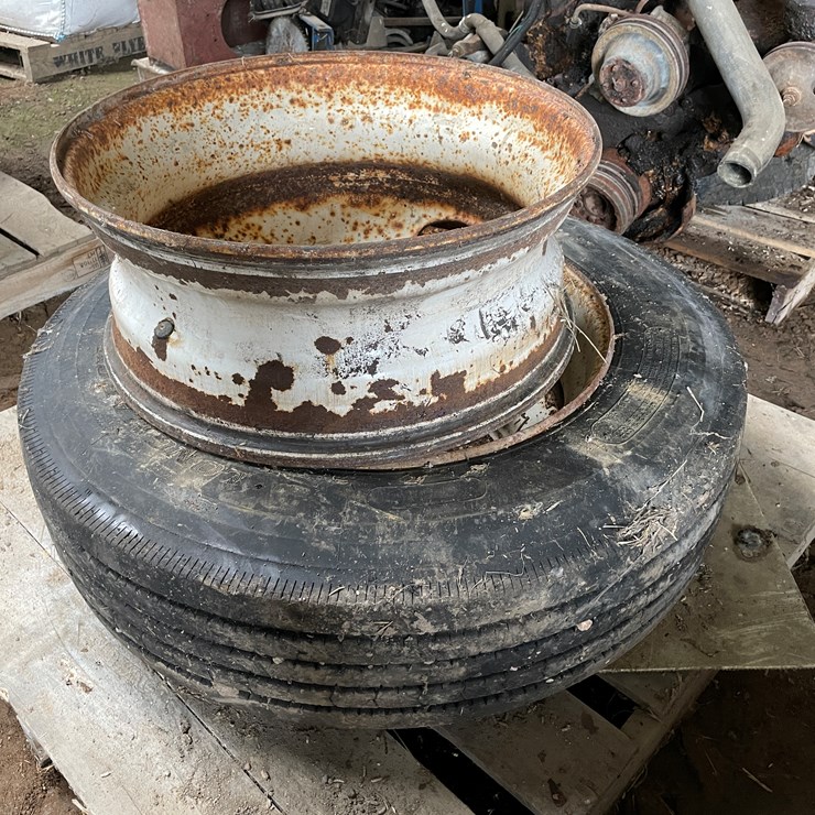 #7151 • 2 Metal Rims
