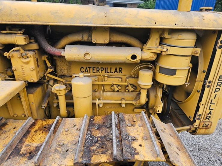 2015-caterpillar-d2-image-14