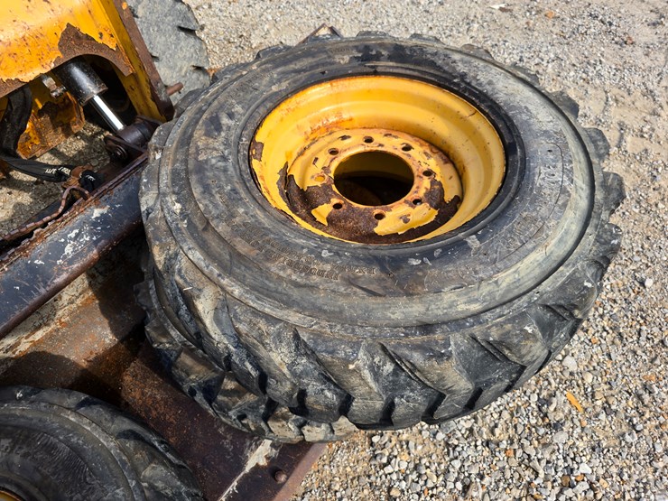 2020-caterpillar-262d3-image-34
