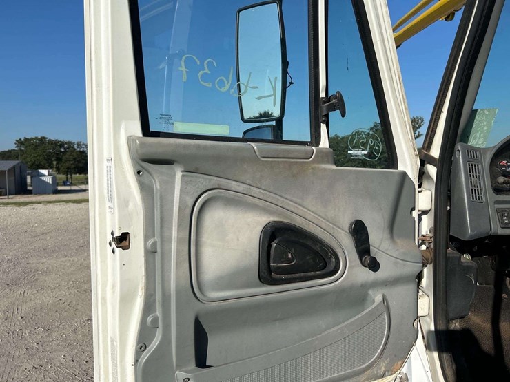 2005-international-durastar-4200-image-10