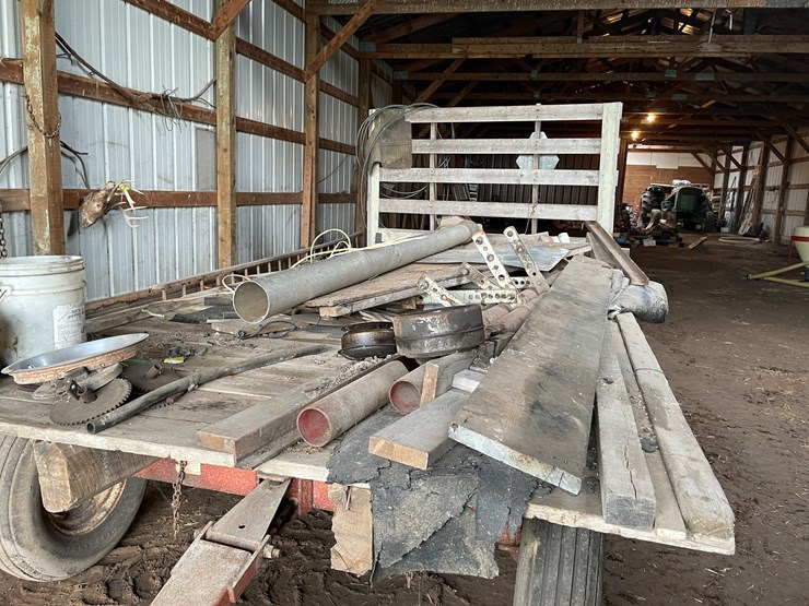 #7147-•-contents-on-flat-rack-wagon-image-2