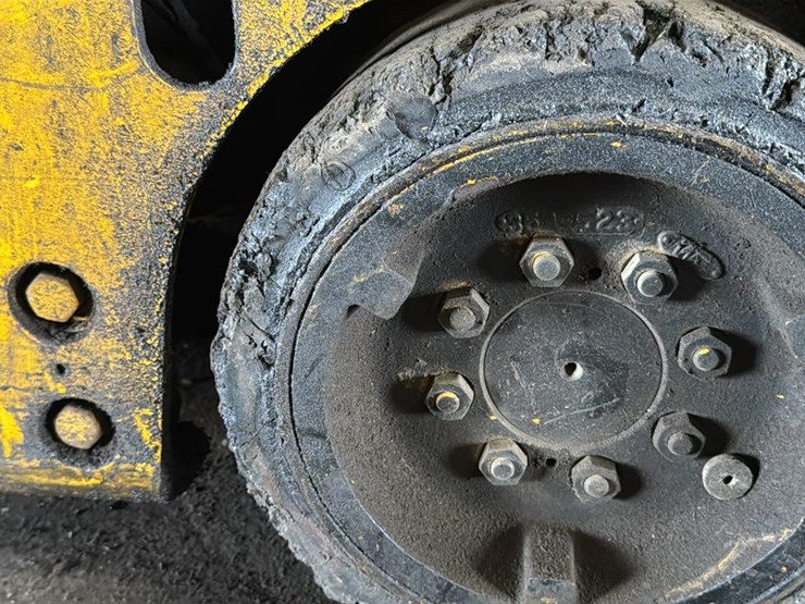 caterpillar-th82-image-24