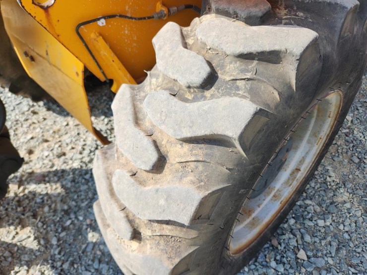 jcb-520-50-image-37