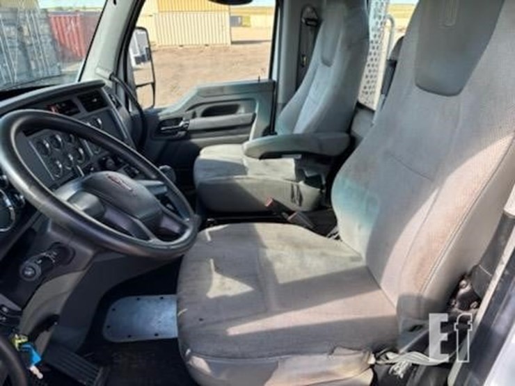 2016-kenworth-t880-image-8