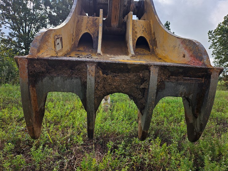 2017-caterpillar-336f-image-94