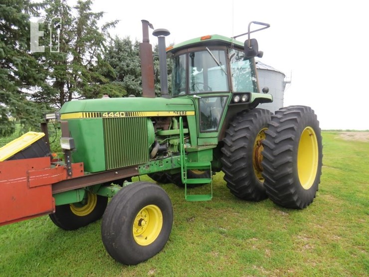 john-deere-4440-image-2