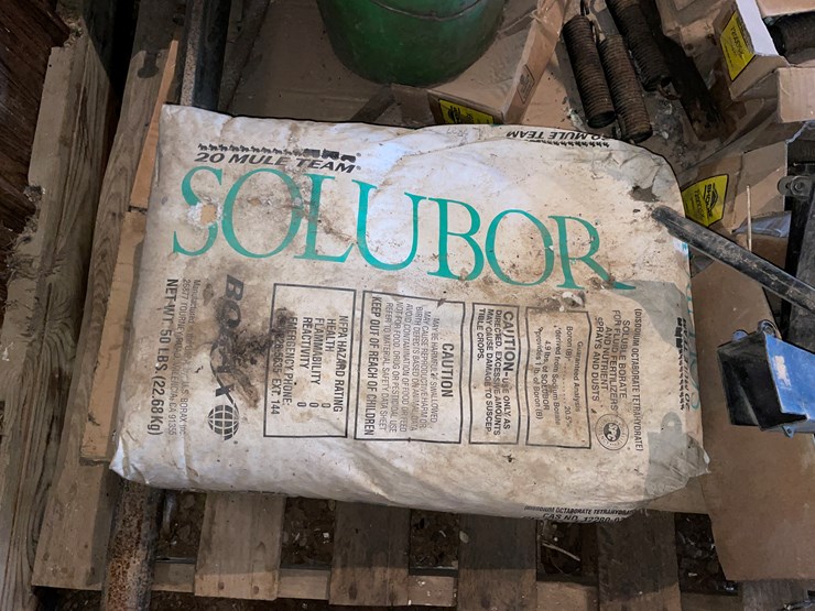 #7176-•-pallet-of-various-planter-parts-image-8