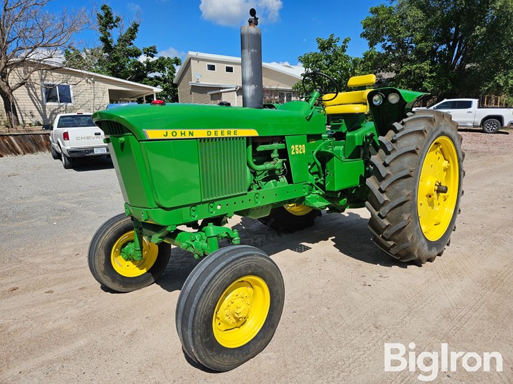 1969-john-deere-2520-image-1