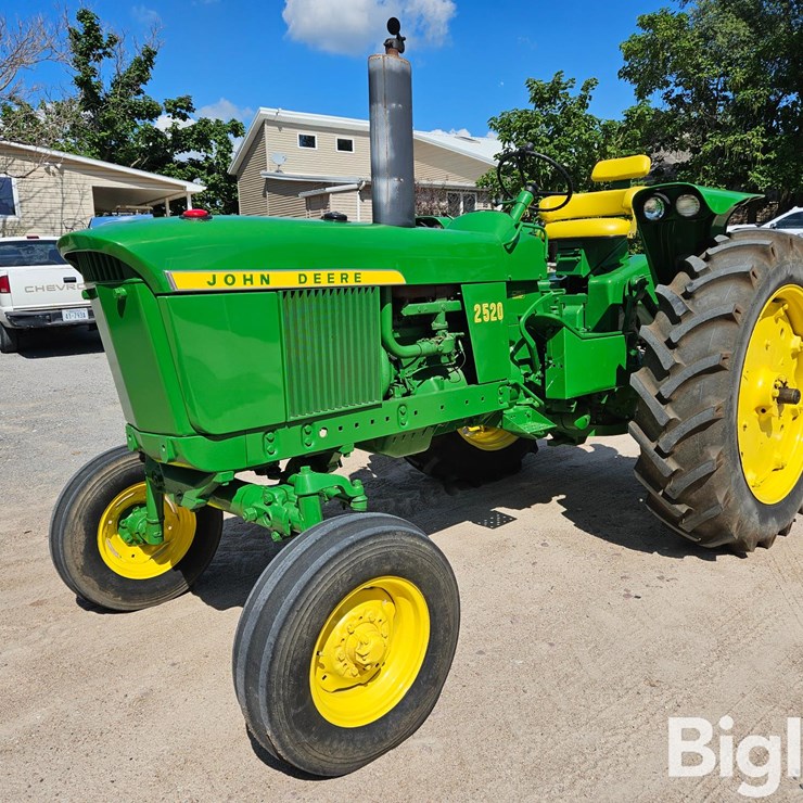1969 JOHN DEERE 2520