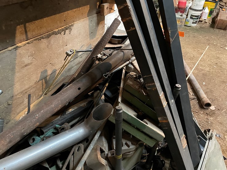 #7193-•-pile-of-various-metal-image-16