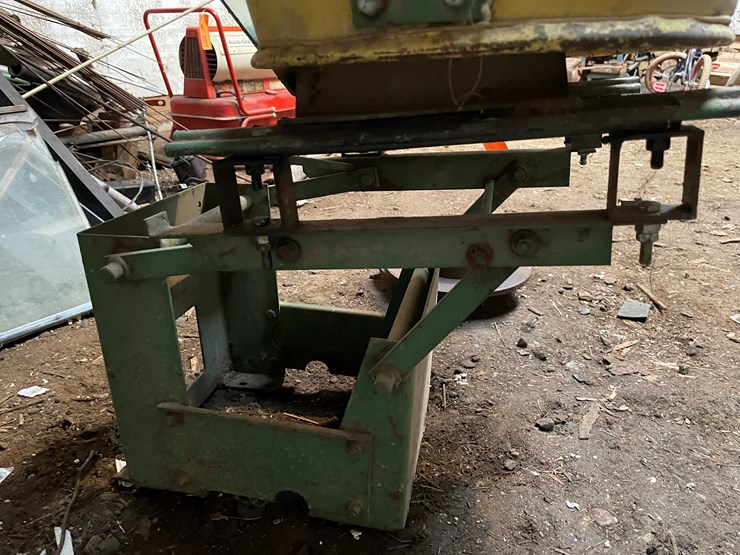 #7195-•-john-deere-tractor-seat-image-6
