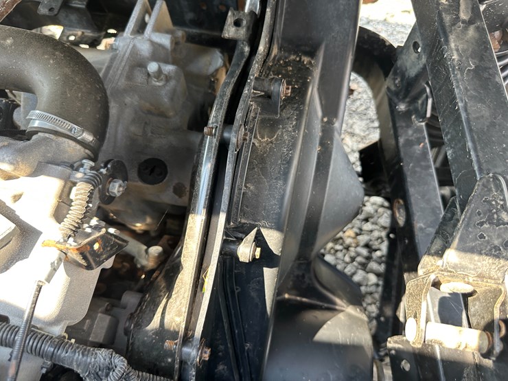 2021-john-deere-gator-image-30