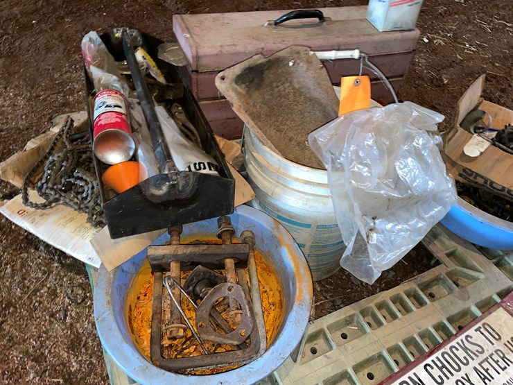 #7172-•-pallet-of-various-shop-items-image-23