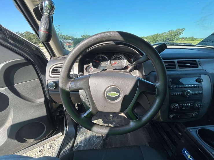 2014-chevrolet-tahoe-image-14