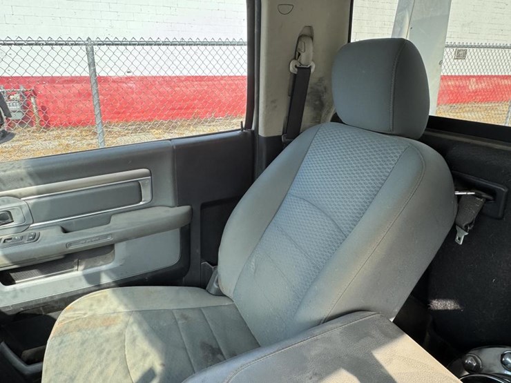 2017-ram-5500-slt-image-49
