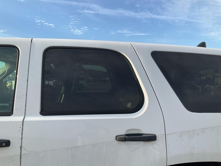 2014-chevrolet-tahoe-image-18