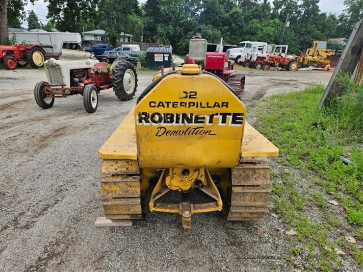 2015-caterpillar-d2-image-4