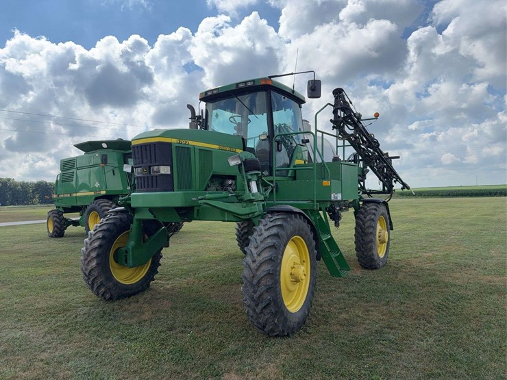 2000-john-deere-4700-image-1