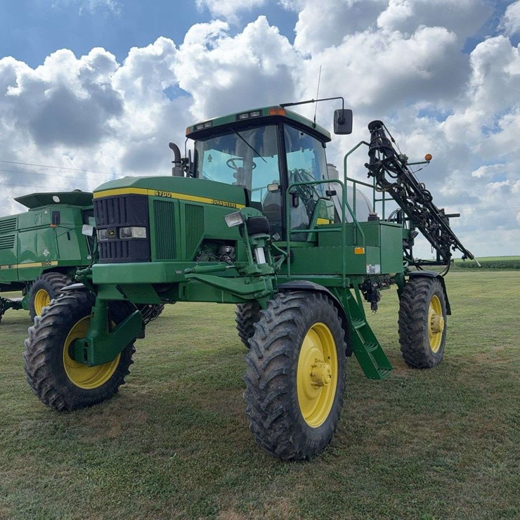 2000 JOHN DEERE 4700