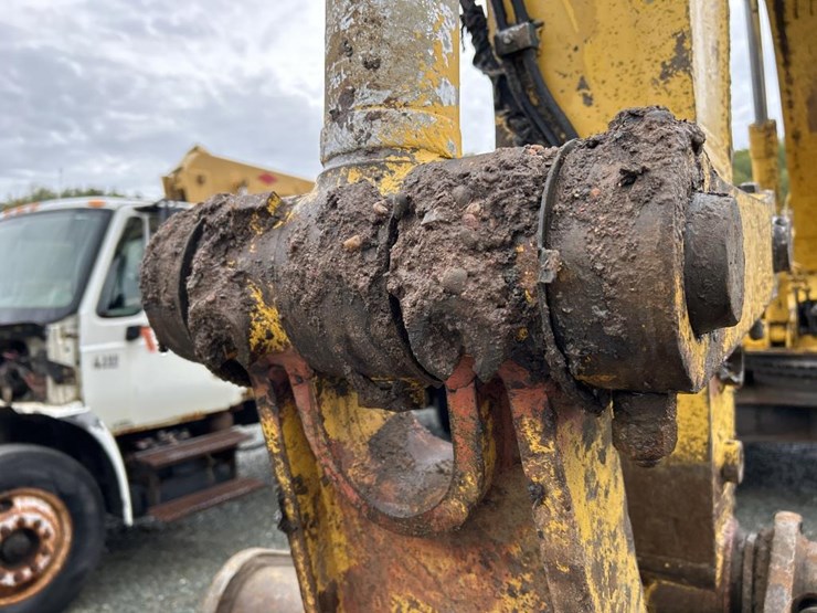 komatsu-pc270-lc-image-15