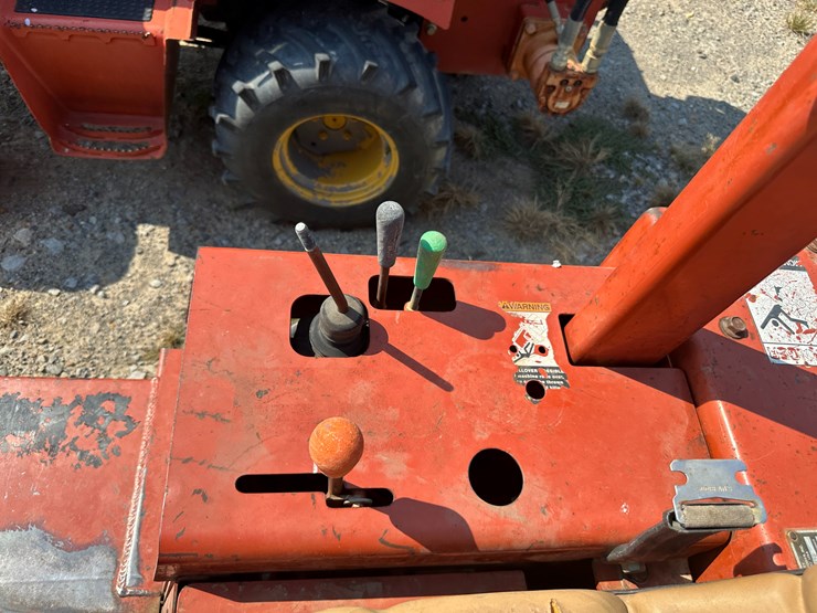 2004-ditch-witch-3700-image-43