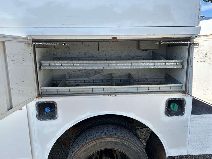 2012-ford-f550-image-21