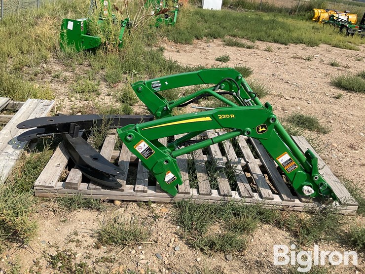 2020-john-deere-220r-image-4
