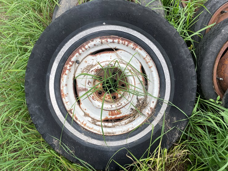 #7128-•-lot-of-used-rubber-wheels-on-metal-rims-image-4