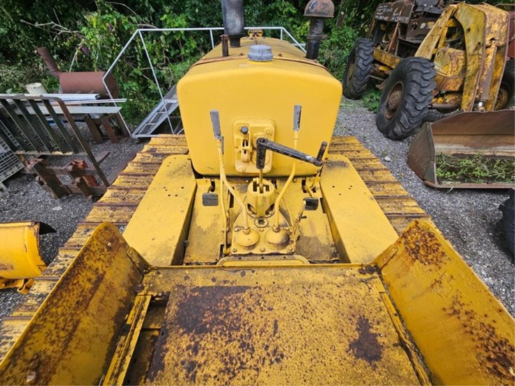 2013-caterpillar-d6-image-22