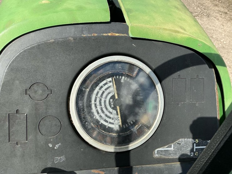 john-deere-2940-image-42
