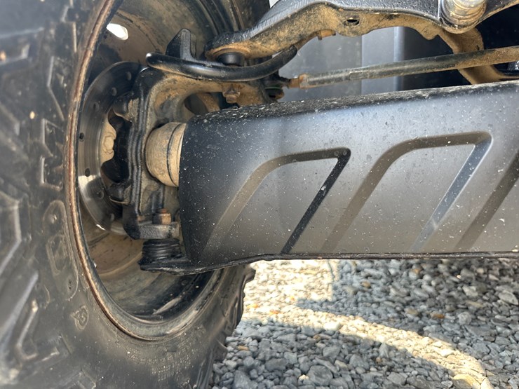 2021-john-deere-gator-image-16