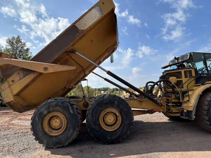 caterpillar-745-image-98