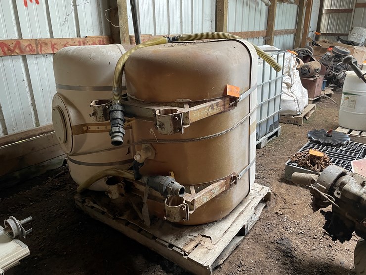 #7166-•-(2)-liquid-saddle-tanks-image-1