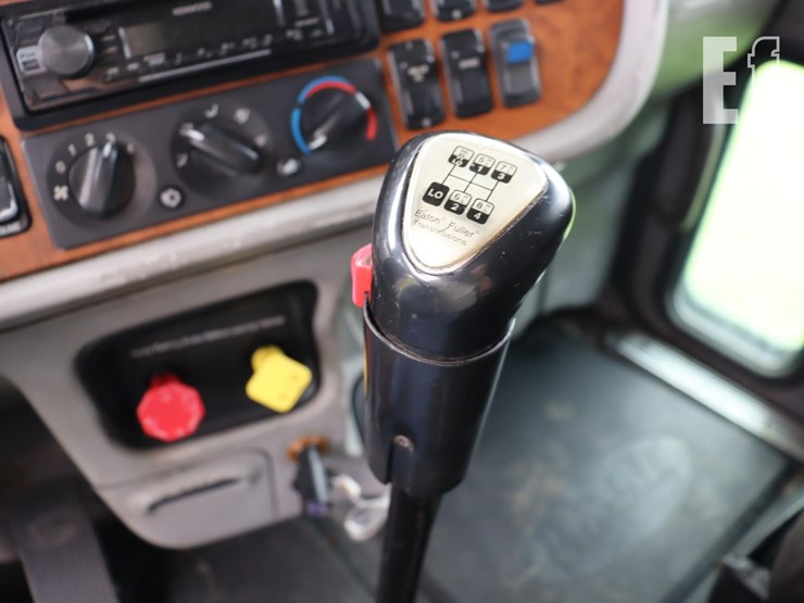 2006-peterbilt-379-image-21