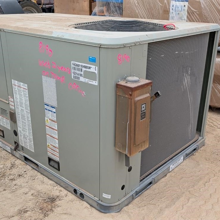 COMMERICAL ROOFTOP AIR CONDITIONING SYSTEM