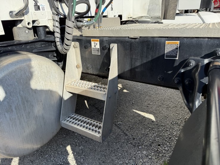 2022-peterbilt-579-image-62