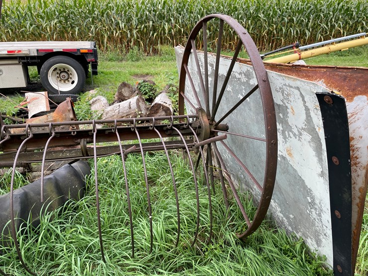 #7129-•-steel-wheel-spring-tine-impliment-image-4