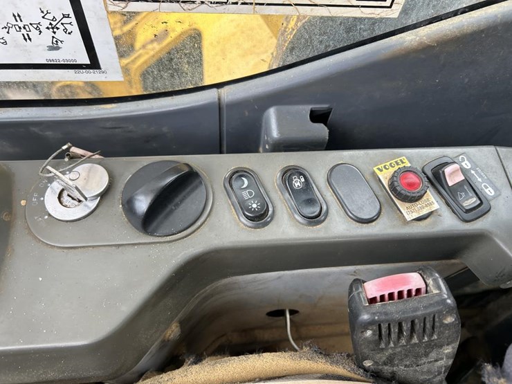 komatsu-pc270-lc-image-56